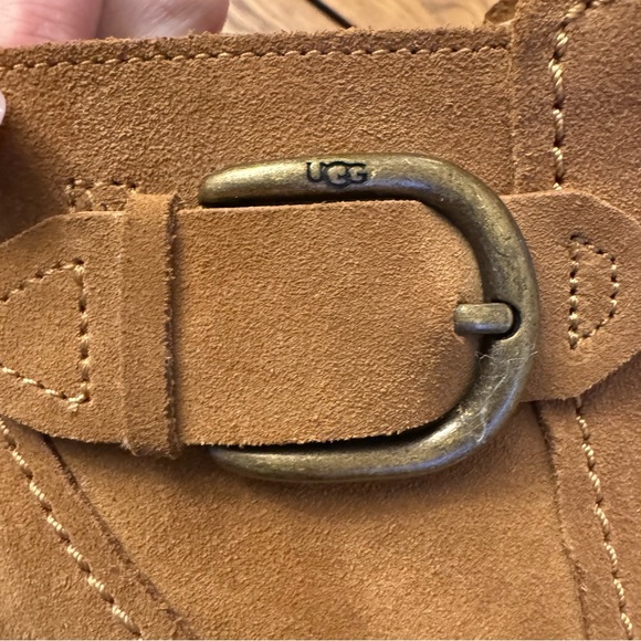 UGG Women's Leahy ankle boot in chestnut suede. Western block Heel Bootie - Picture 8 of 13